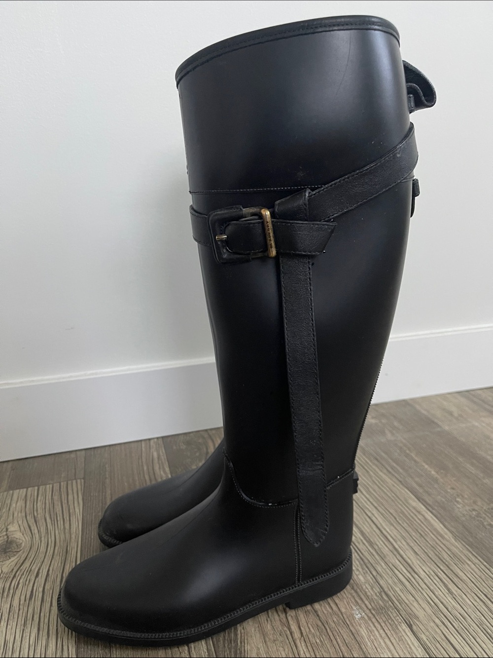 Burberry Tall Black Rain Boots with Leather Buckle Detail - Picture 4 of 12